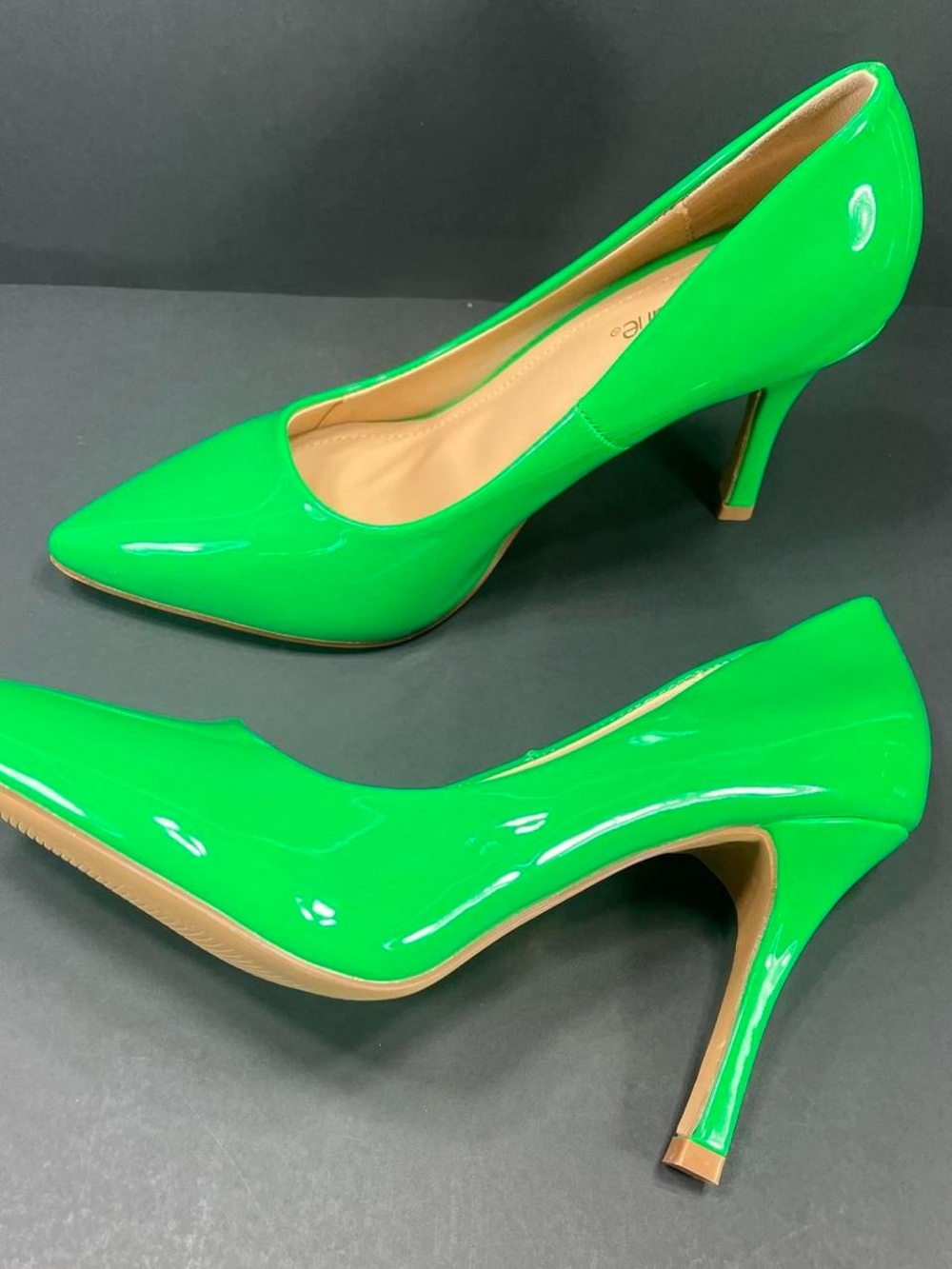 Bright Green Patent Pointed-Toe Pumps Stilettos size 8.5 new in box